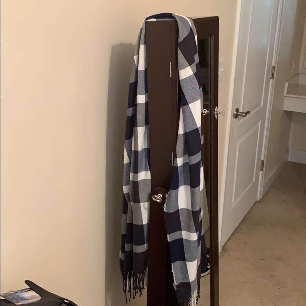 Black and white plush scarf